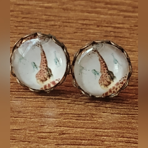 Giraffe Wild Animal Earrings - Picture 4 of 4